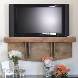 Hows your TV hanging | Country Design Style | countrydesignstyle.com