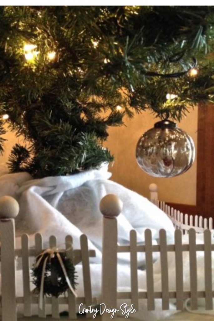Picket Fence for Christmas Tree - Country Design Style