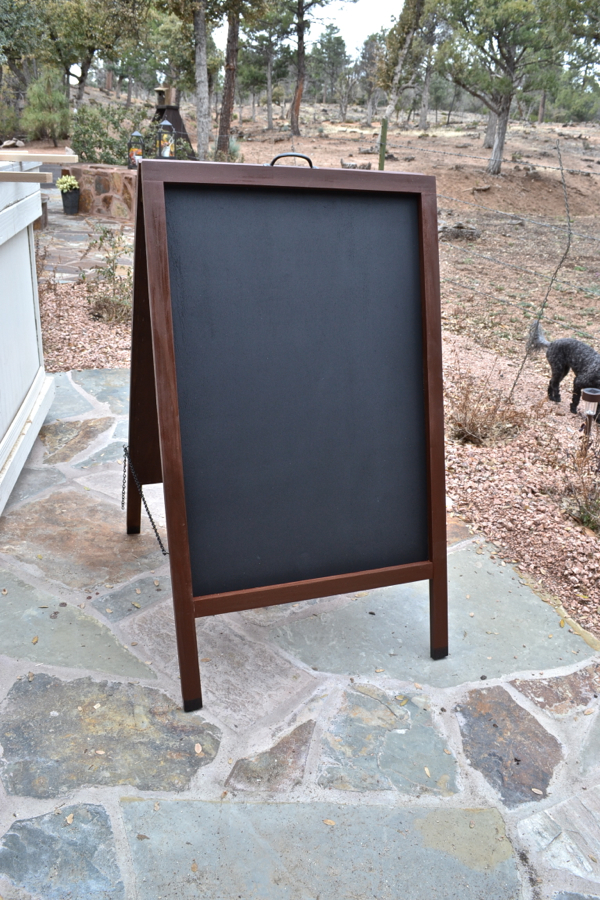 Chalkboard-easel-country-design-style