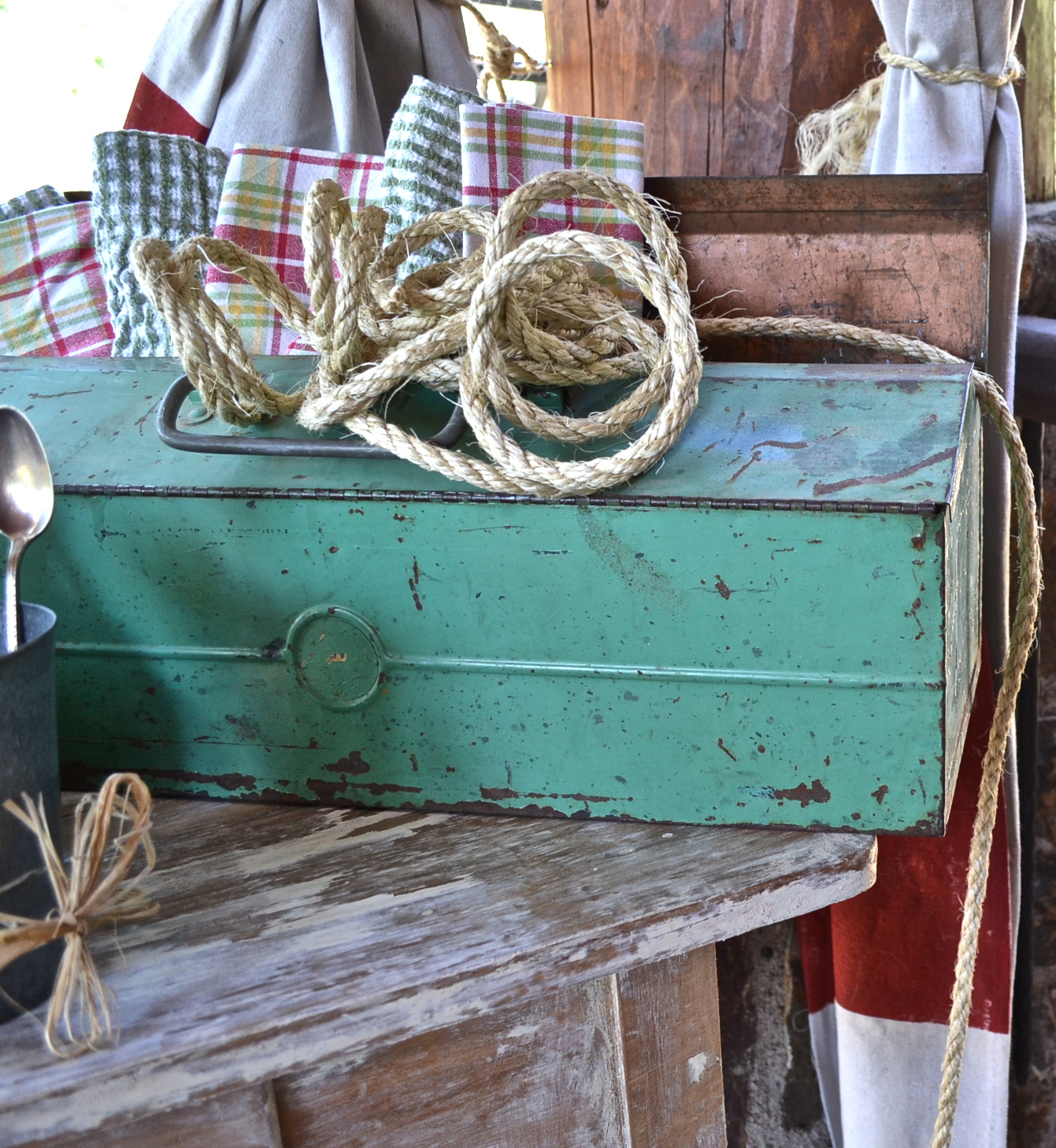 toolbox http://countrydesignstyle.com #hometour #blogtour #summer