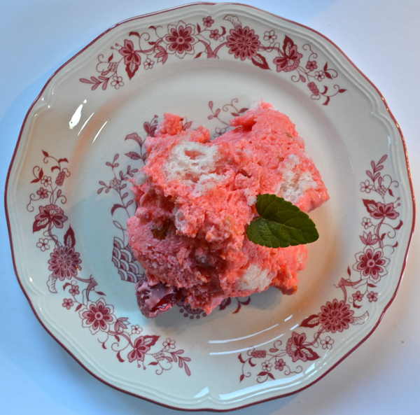 dish of pink stuff http://countrydesignstyle.com #recipe #summerdessert #strawberries