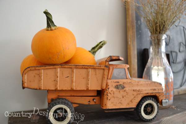 truck of pumpkins http://countrydesignstyle.com