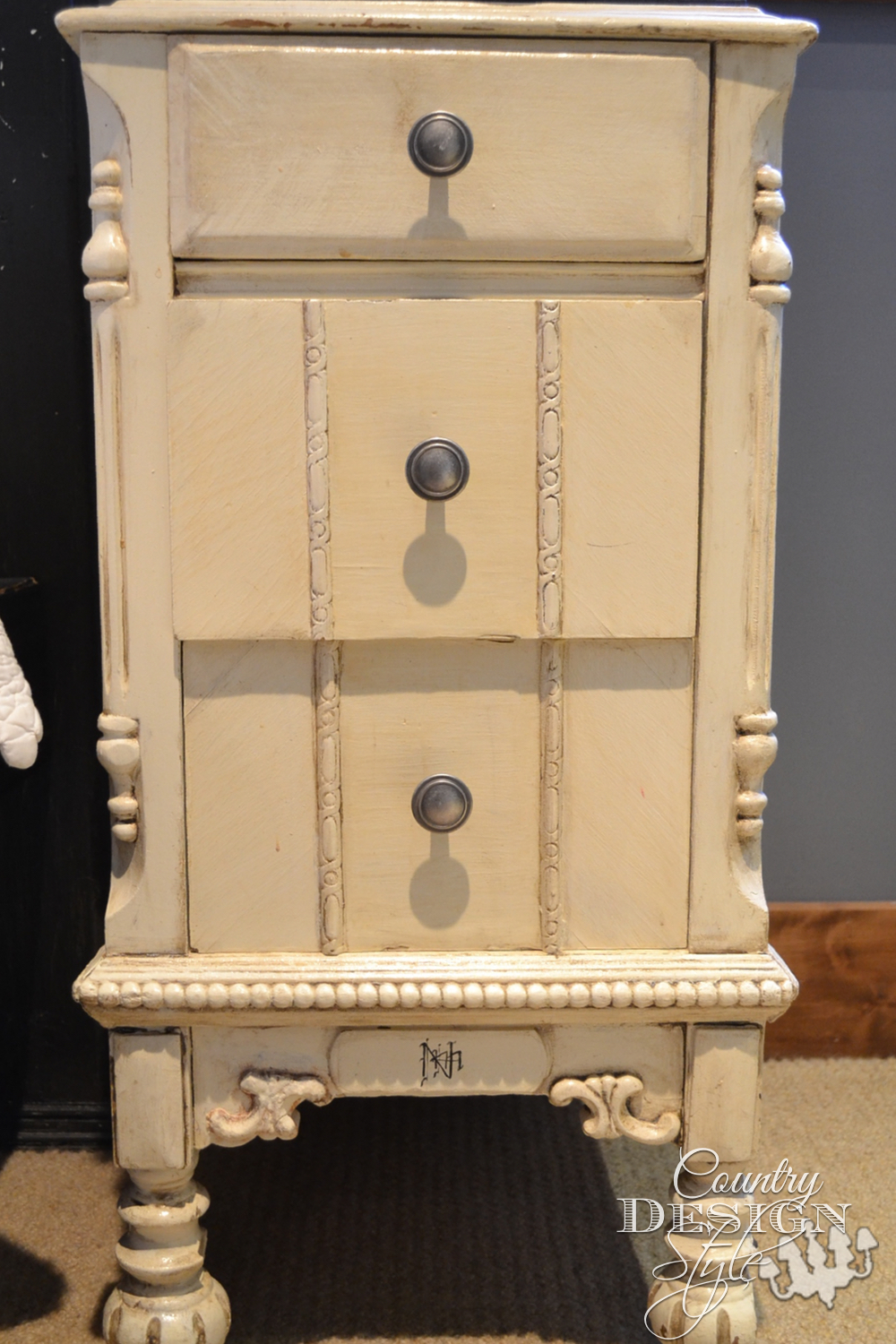 night stands made from vintage dresser...without the middle part!! Country Design Style