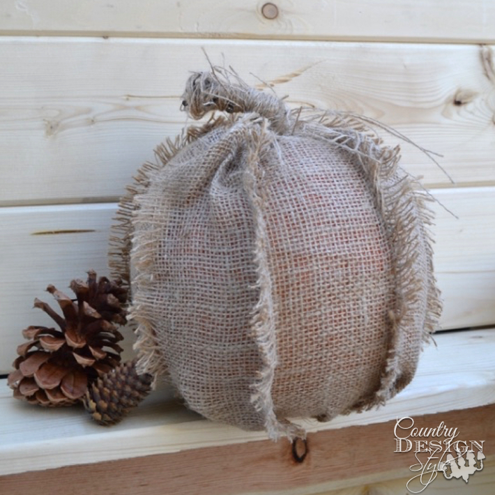 frayed-burlap-pumpkin-country-design-style-www.countrydesignstyle.com-sq2