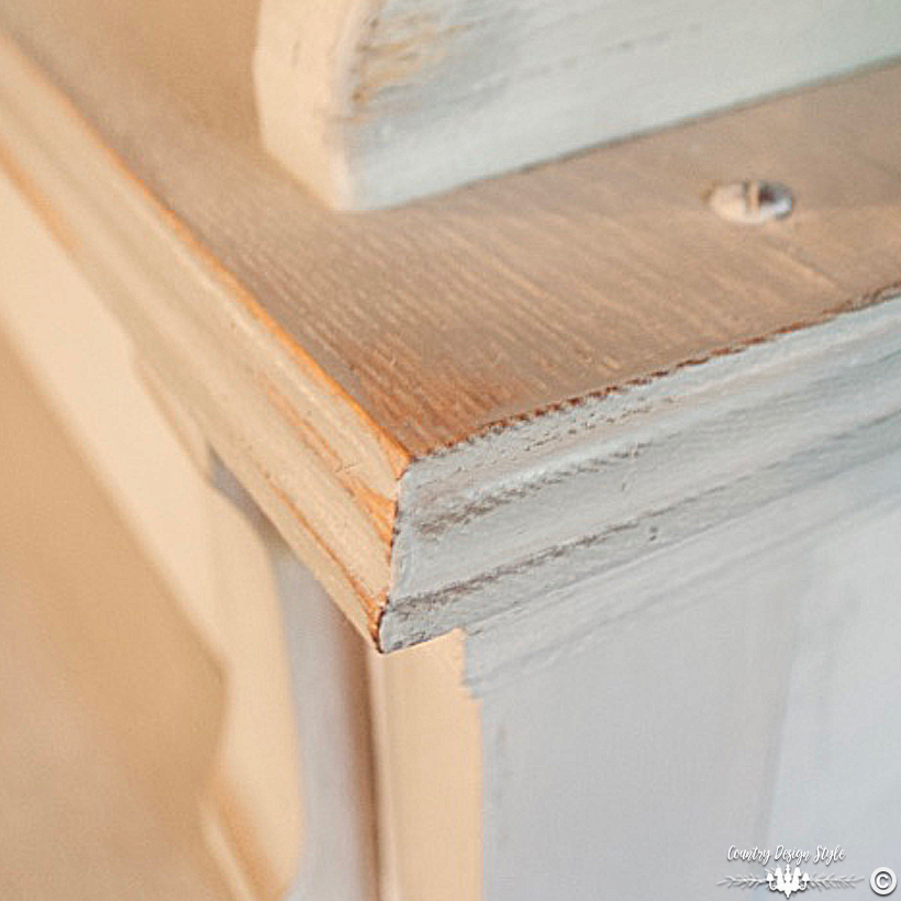 Sanding-Furniture-Tips-corners | Country Design Style | countrydesignstyle.com