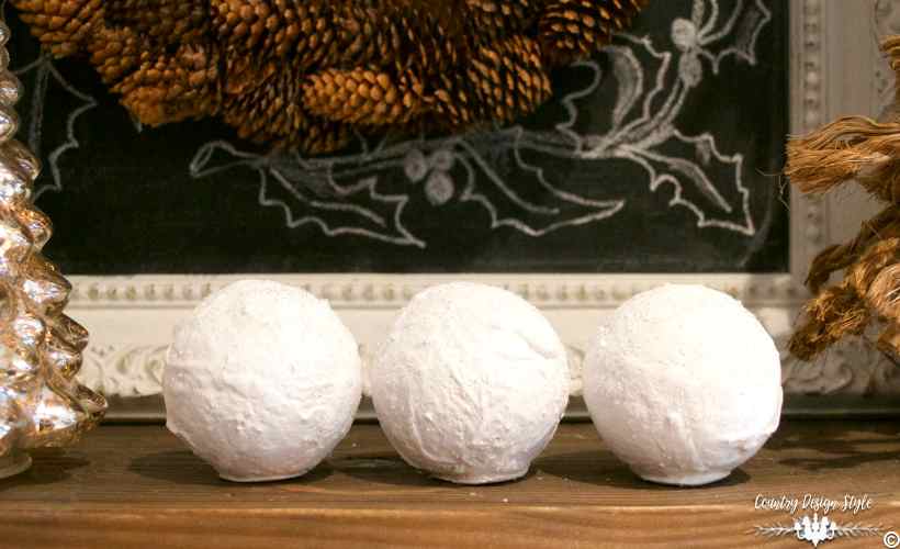 diy-snowballs-on-the-mantel-country-design-style-countrydesignstyle-com