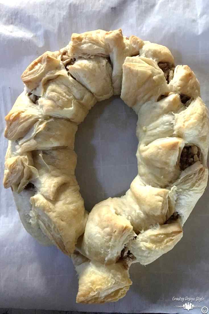 King Cake Easy Baked | Country Design Style | countrydesignstyle.com