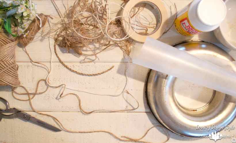 Making-a-mesh-wreath-of-twine | Country Design Style | countrydesignstyle.com