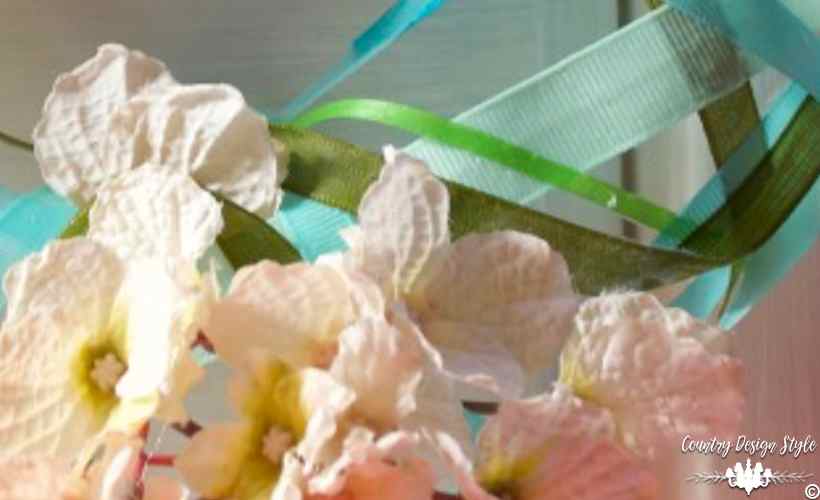 How to make a wreath with ribbons and mod podge