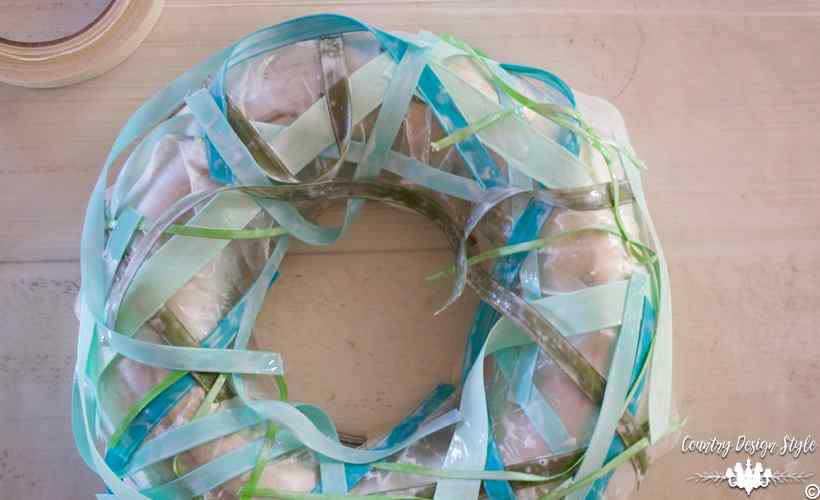 How-to-make-a-wreath-with ribbon | Country Design Style | countrydesignstyle.com