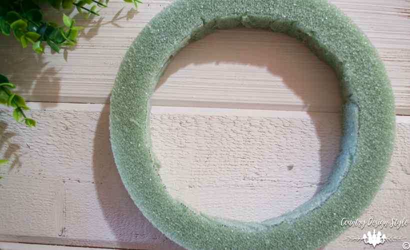 Make-your-own-wreath-and-form-cutout | Country Design Style | countrydesignstyle.com