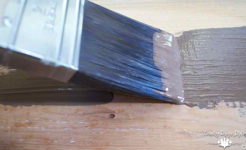 The-ultimate-guide-on-how-to-use-a-paint-brush-into-wet | Country Design Style | countrydesignstyle.com