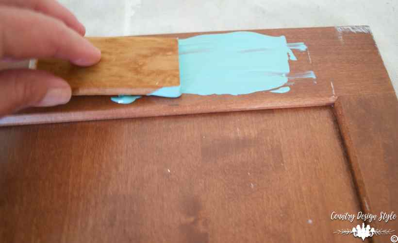 chippy-paint-technique wood paint brush| Country Design Style | countrydesignstyle.com