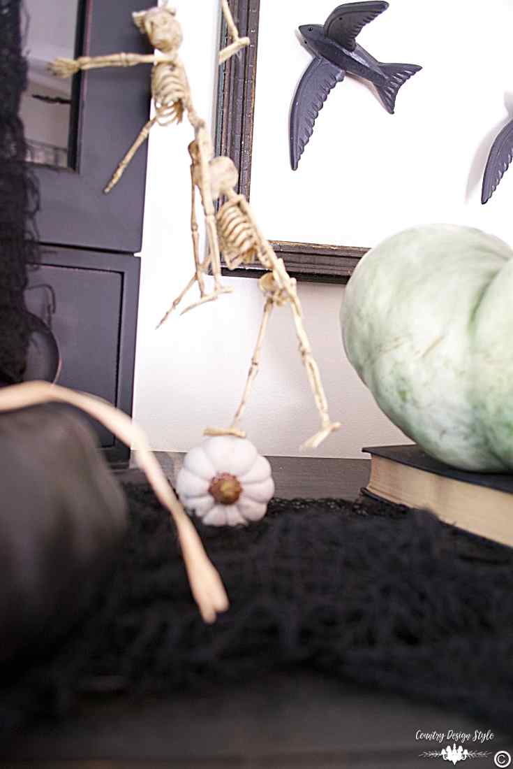 Funny Halloween Display | Country Design Style | countrydesignstyle.com