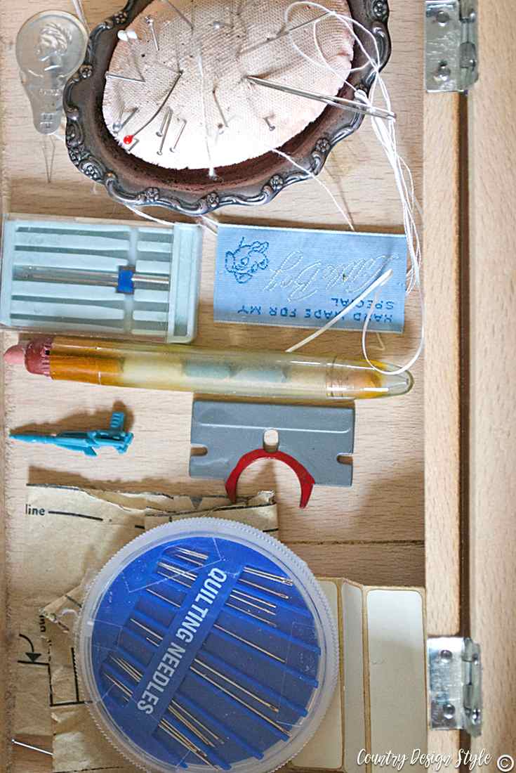 Sewing storage box with mementos keeping the things that make you smile | Country Design Style | countrydesignstyle.com