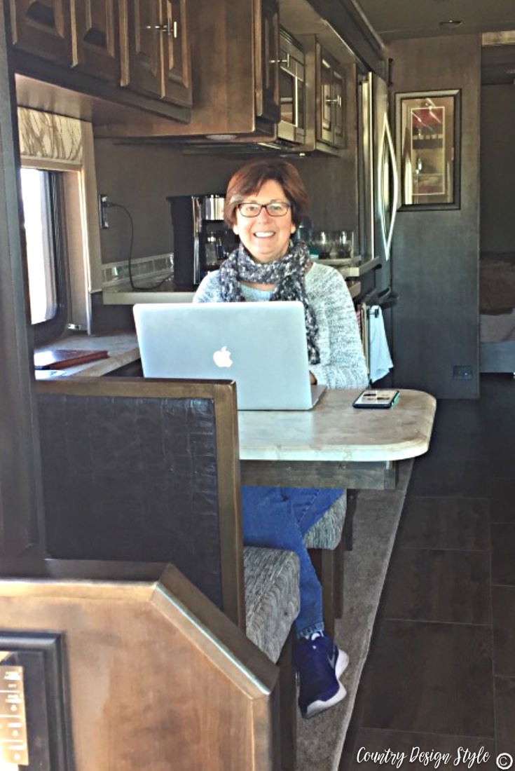 Working and rving | Country Design Style | countrydesignstyle.com