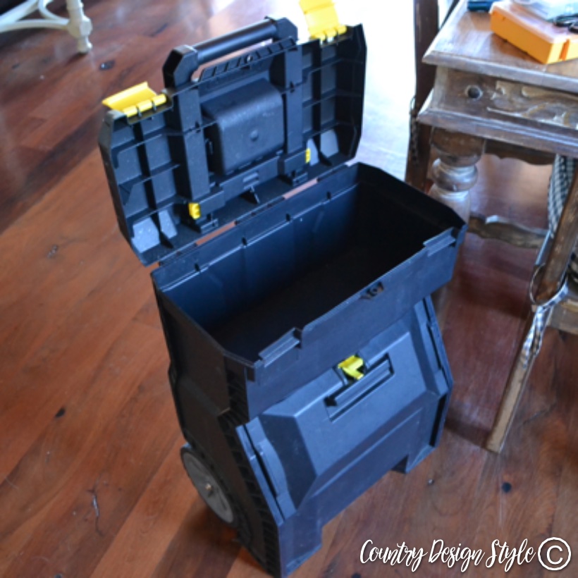 Toolbox organization | Country Design Style | countrydesignstyle.com