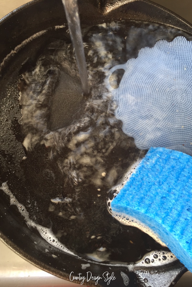 Rinsing and cleaning cast iron