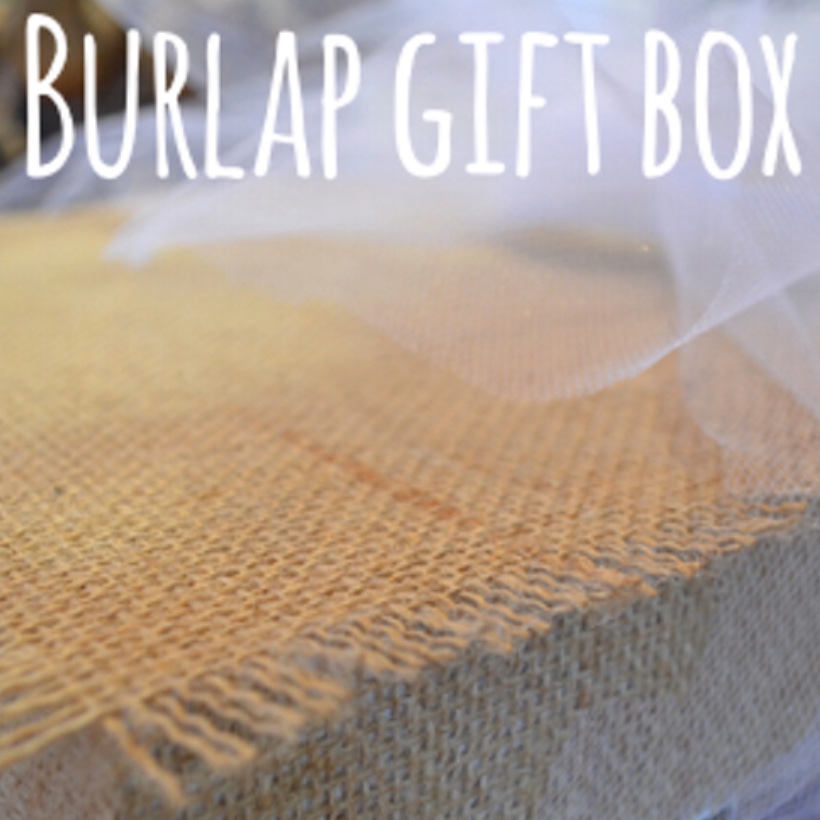 Burlap gift box sq