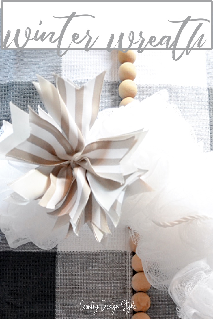 A white wreath that’s easy to make